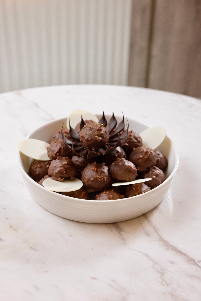 Chocolate Rangeena Choux Buns